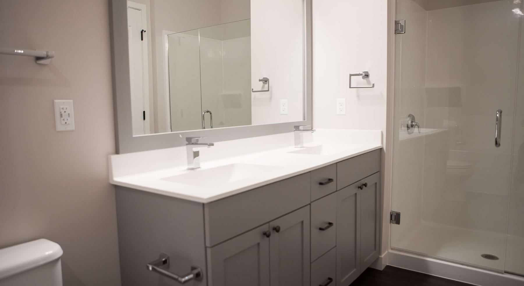bath vanity with mirror